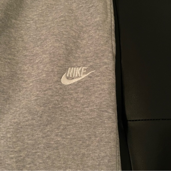 Nike Joggers - Picture 3 of 5